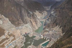烏東德水電站大壩混凝土澆筑突破百米大關