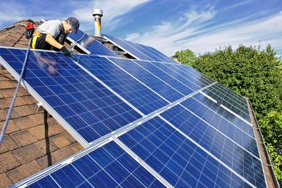 胡志明市敦促在屋頂上使用太陽能發電系統
