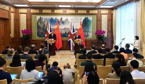 王毅談中英共建“一帶一路”：開放包容、規則導向