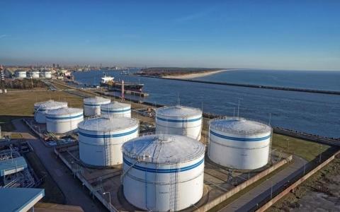 在今年上半年，石油和液化天然氣碼頭運營商CN凈利潤增長