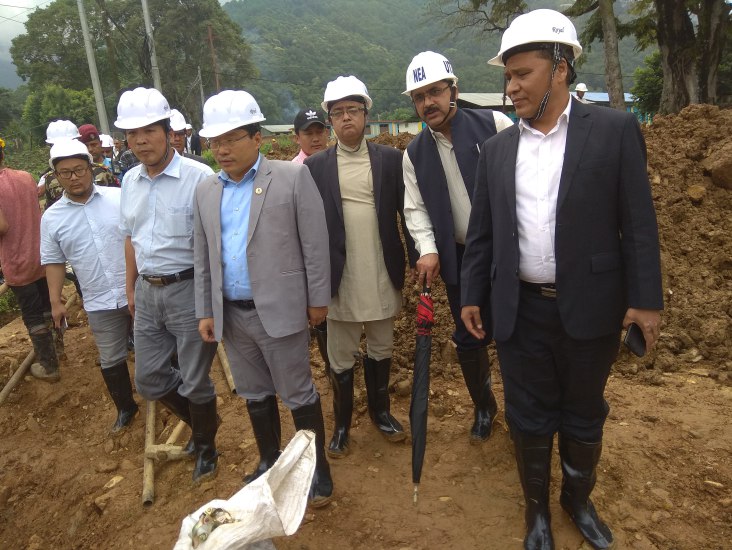能源部長Pun檢查了220 kV加德滿都 - 特里蘇利輸電線路