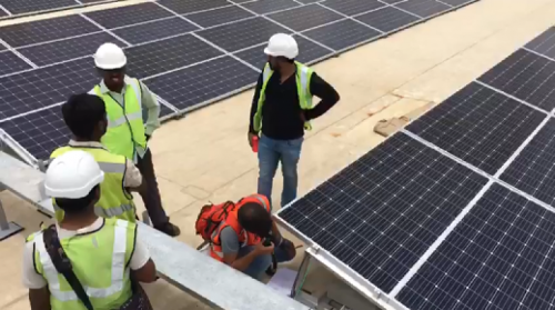宜家在印度海得拉巴的800kW屋頂太陽能發電廠投產階段