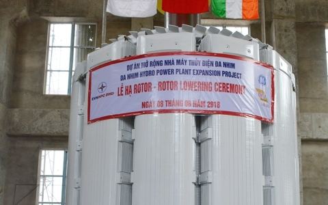 Da Nhim HP Extension Project發電機的轉子已成功安裝