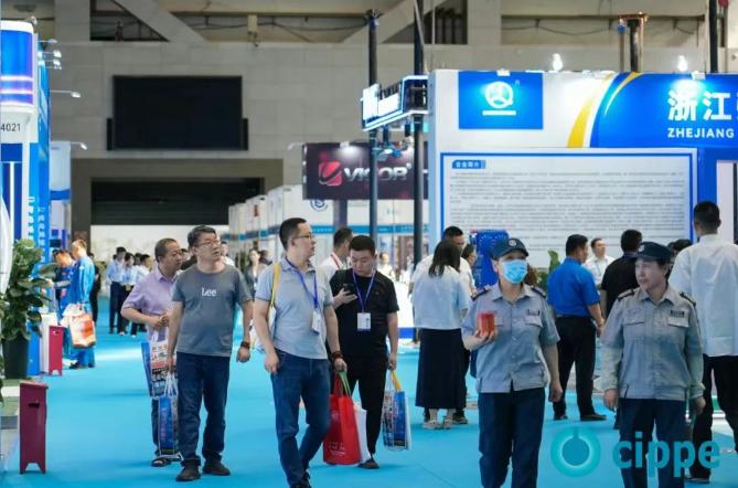 2025新疆國際石油和化工技術裝備展今日開幕！500+名企云集共創絲路中亞能源新走廊！