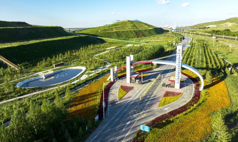 扎哈淖爾露天煤礦無人駕駛礦卡產能突破1000萬立方米