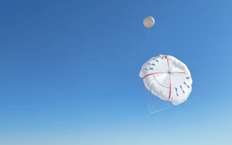 世界最大5000平方米高空風力發電捕風傘成功開傘