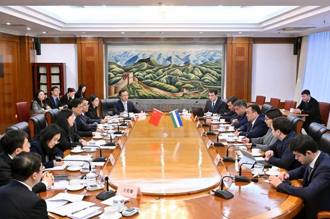 國家發展改革委副主任周海兵會見烏茲別克斯坦投資、工業和貿易部副部長卡西莫夫