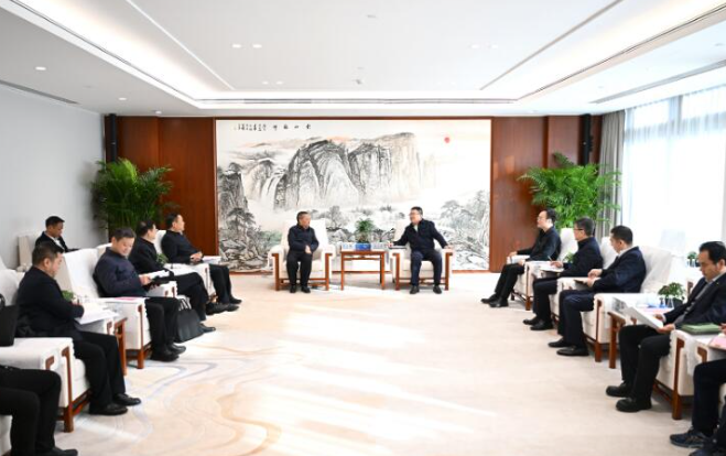 中國電建黨委副書記王小軍與貴州省委常委、貴陽市委書記胡忠雄會談