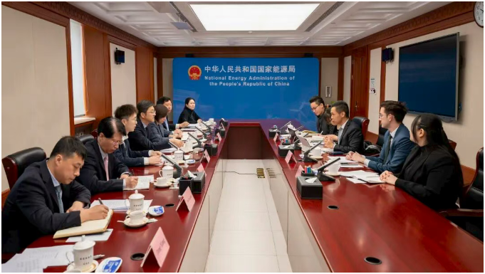 國家能源局負責人會見新加坡貿工部副常秘 深化中新能源領域合作