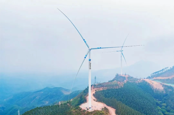 廣西能源集團桂中東鄉風電場首批機組成功并網發電