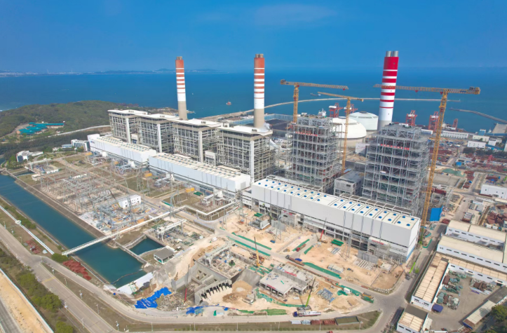 中國(guó)能建建筑集團(tuán)華能海門(mén)百萬(wàn)項(xiàng)目5號(hào)機(jī)組汽機(jī)本體低壓外缸順利落缸